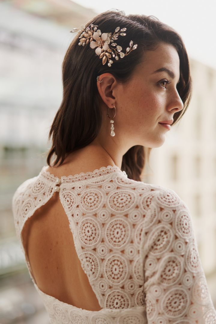 Braut Haarkamm mit Blütendekor aus Strass und Perlen