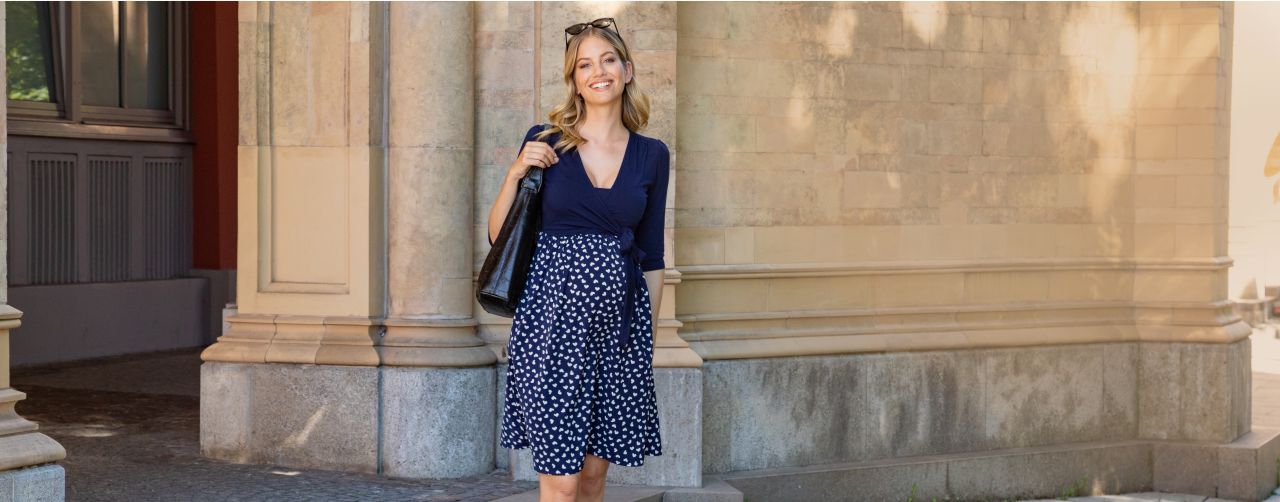 Maternity and Nursing Dress in Wrap Design with Heart Print navy 