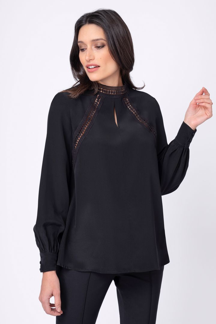 Maternity and nursing blouse with lace