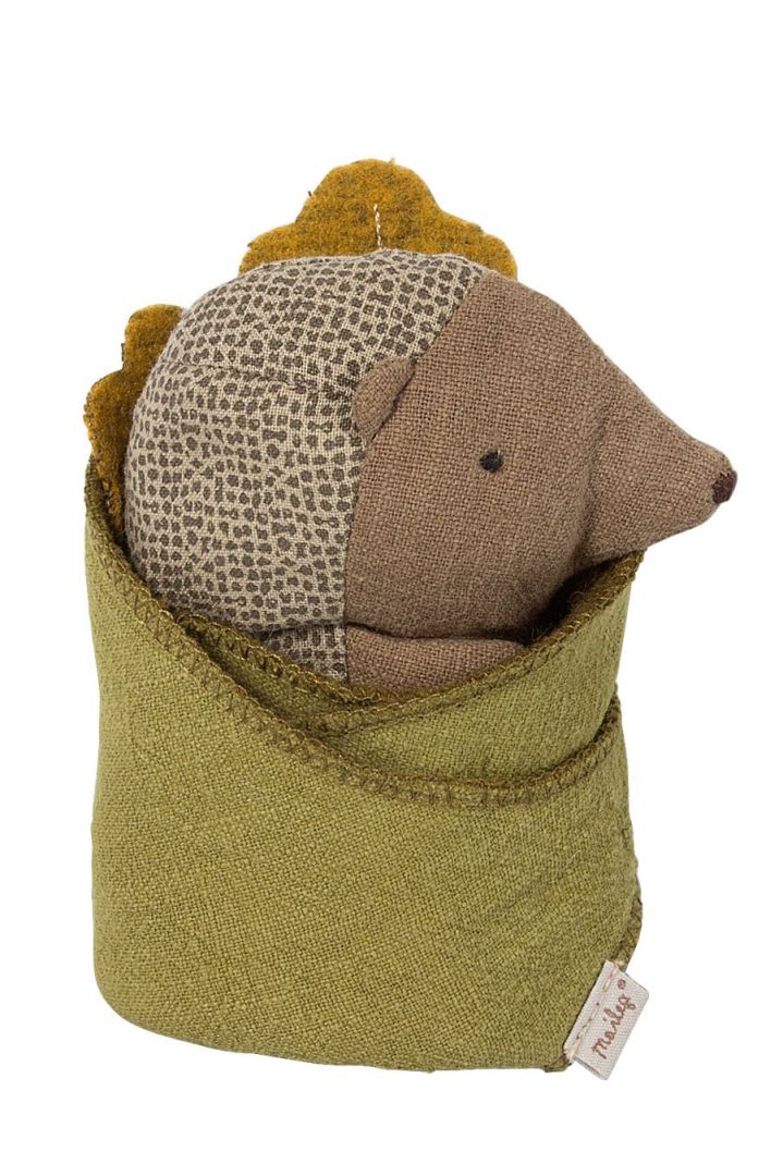 Baby Igel im Schlafsack Stofftier aus Baumwolle