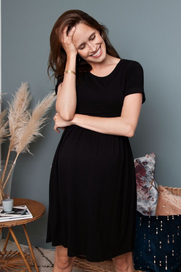 Short-Sleeved Maternity and Nursing Dress black