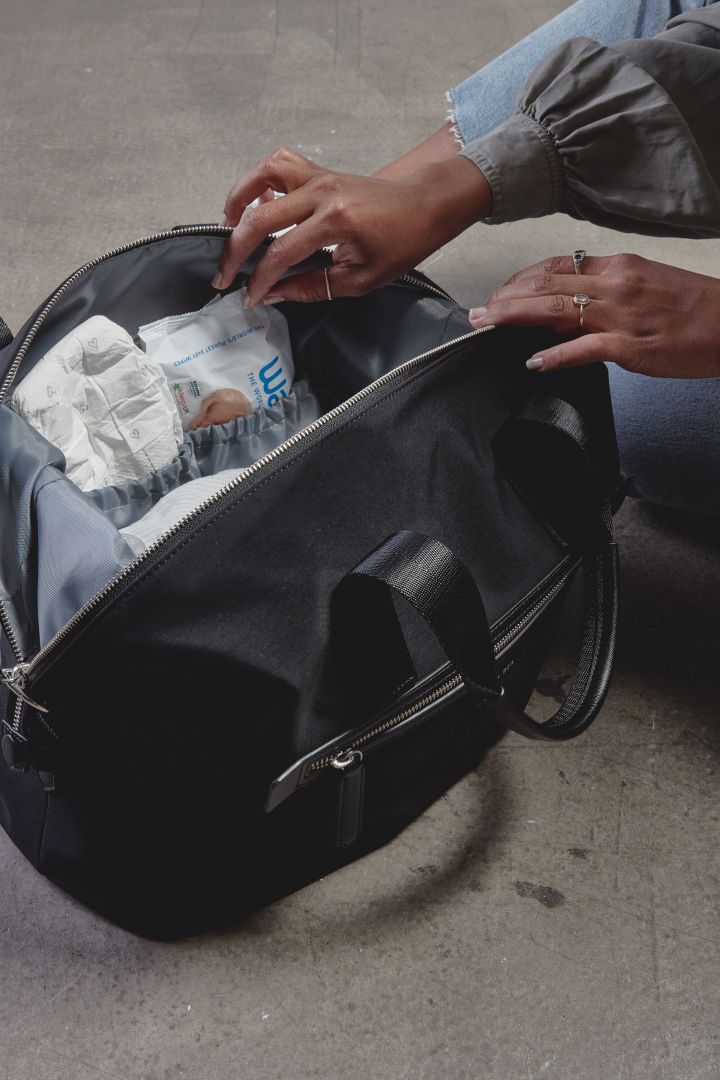 Wickeltasche aus recyceltem Nylon schwarz